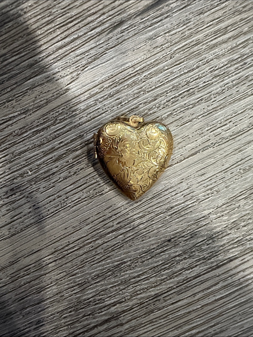 Source Unknown Gold Heart Locket Necklace with Floral Engraving